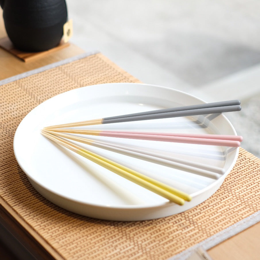  Two pairs of chopsticks 26cm